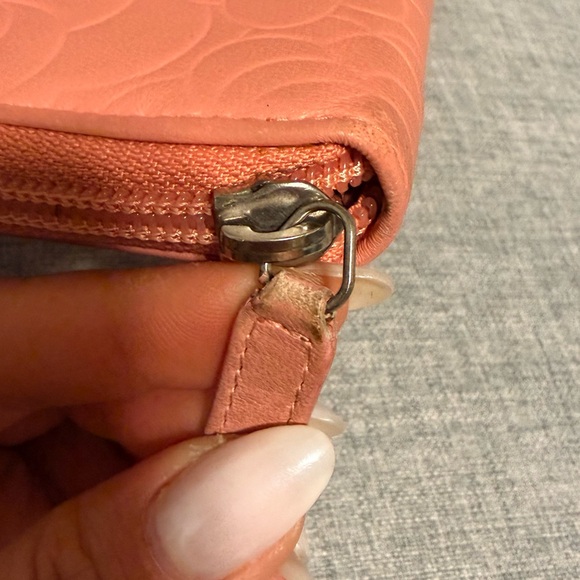 Chanel pink camellia wallet - Picture 4 of 15